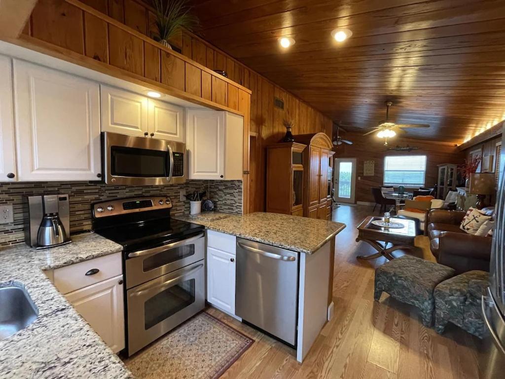 Comfy Beach House On Веро Бийч Екстериор снимка